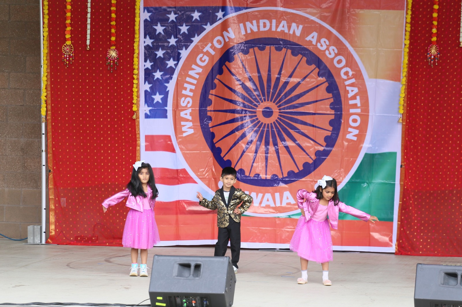 StudioTaal Summer performance by Little Rockstar